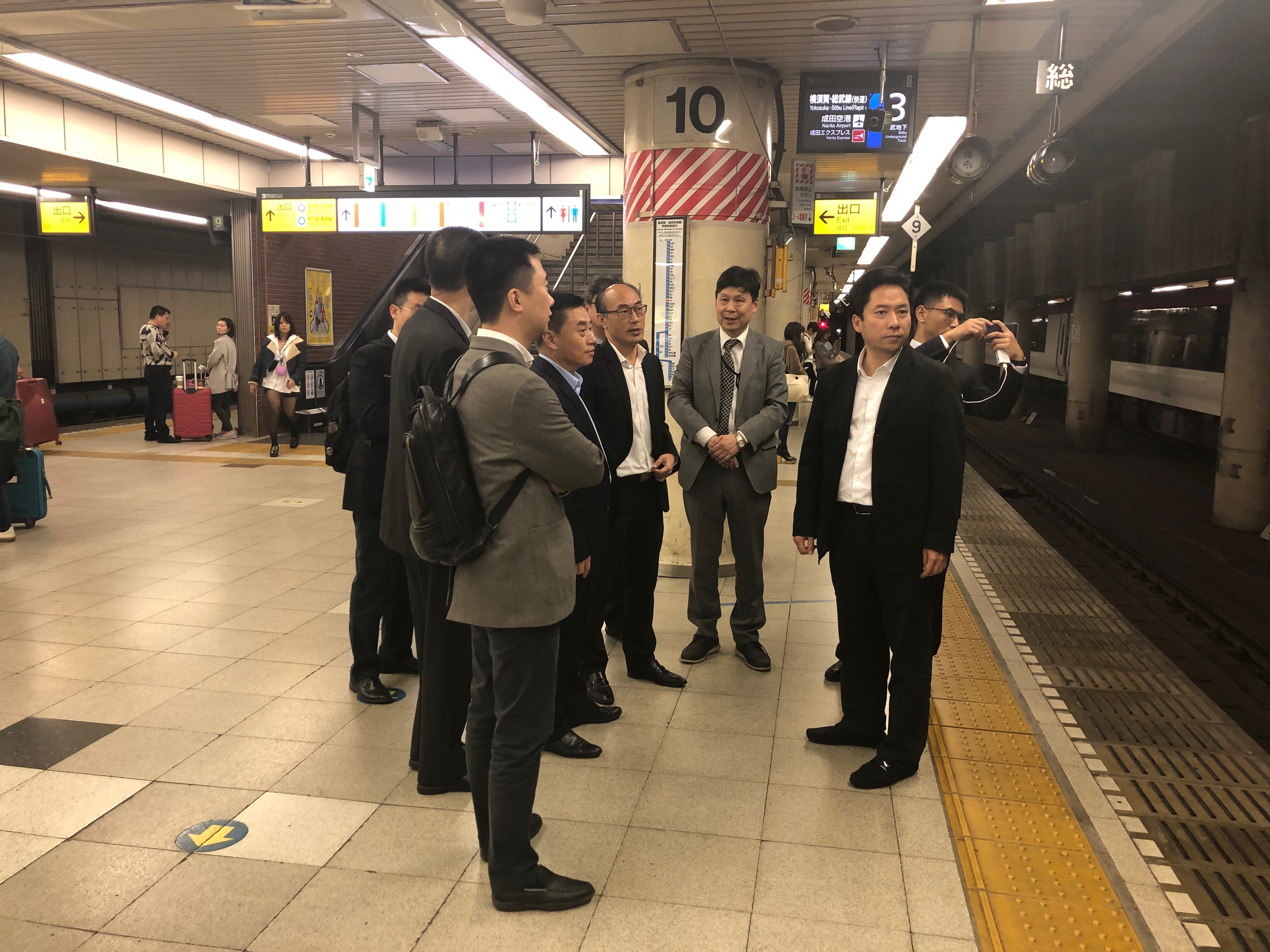 中国区总代表张晓辉、规划部长高木义雄陪同考察东京站