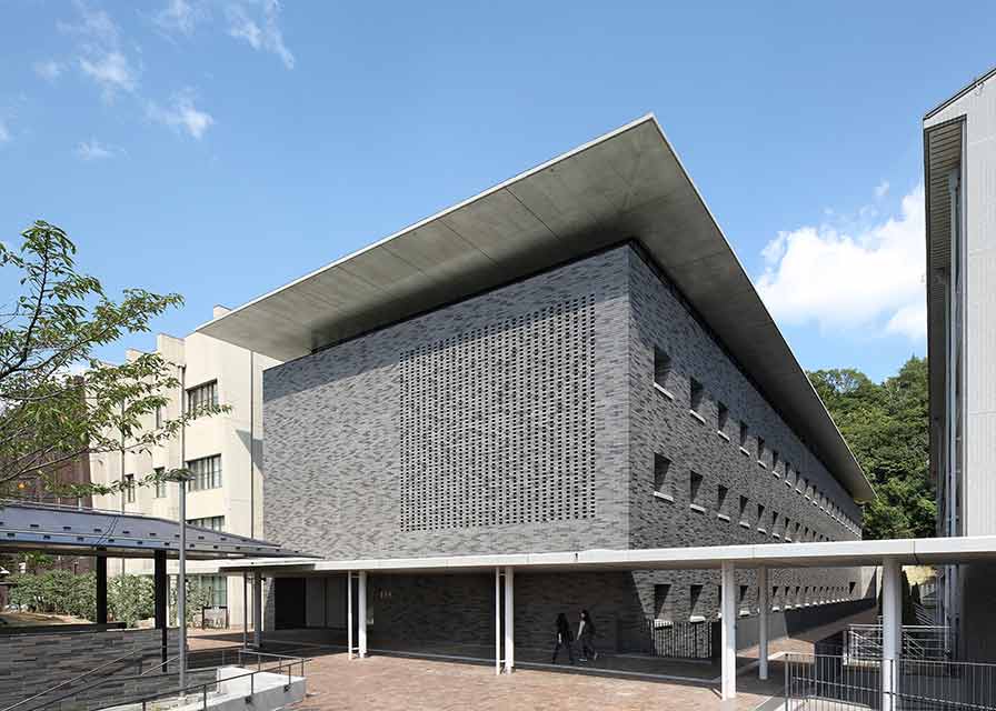 京都産業大学　万有館