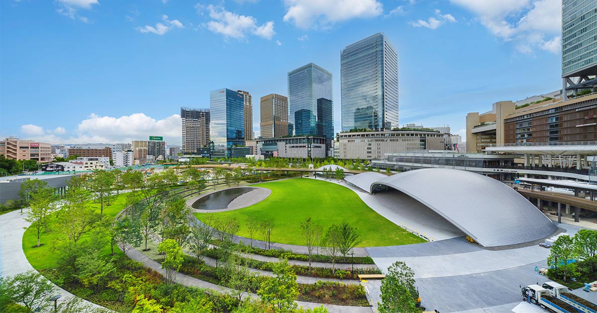 緑溢れる広大な都市公園が西日本最大のターミナル駅に直結する「グラン